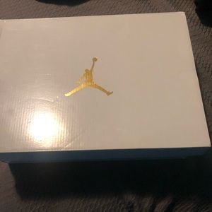 MWNS AIR JORDAN 1 MID SNEAKERS